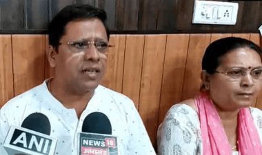 उत्तराखंड: बेटे-बहू के खिलाफ कोर्ट पहुंचे मां-पिता, बोले- पोते पोतियों का मुंह दिखाओ नहीं तो दो पांच करोड़