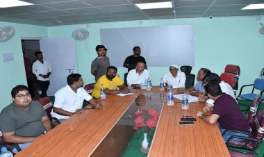 झारखंड: देवघर  सदर हॉस्पिटल में डॉक्टर से मारपीट, डॉक्टर्स ने दिया सामूहिक इस्तीफा, लोगों ने किया विरोध