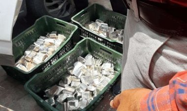 बिहार: गोपालगंज में शराब की चेकिंग  के दौरान कार से बारमद की गयी 233 किलो चांदी