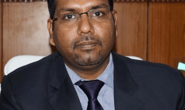 बिहार: गया के एक्स डीएम IAS अफसर अभिषेक सिंह पर FIR,  कीमती पेड़ों को गायब करने का आरोप   