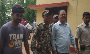 झारखंड: मनोहरपुर ACB ने घूस लेते रेंजर को पकड़ा, सरकारी आवास से एक करोड़ रुपये जब्त