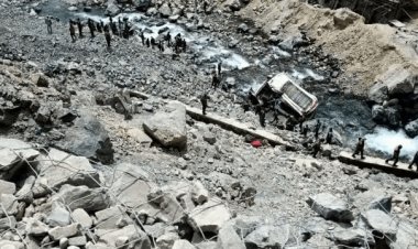 लद्दाख में आर्मी की बस की बस 60 फीट नीचे श्योक नदी में गिरी, सात जवानों की मौत