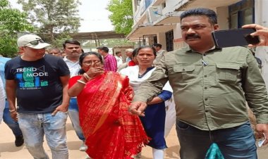 ACB Raid: गुमला डीसीएलआर ऑफिस में एसीबी का रेड, घूस लेते महिला क्लर्क व पीउन अरेस्ट