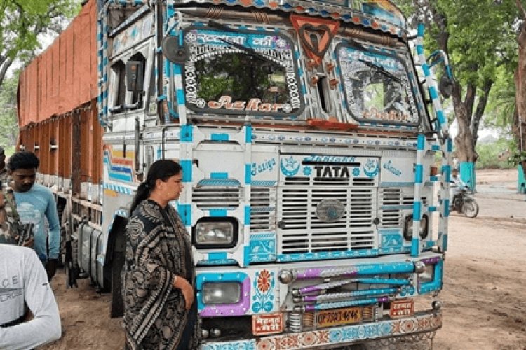   धनबाद: ग्रामीणों ने प्रतिबंधित मांगुर मछली लदा ट्रक पकड़ा, पुलिस को सौंपा