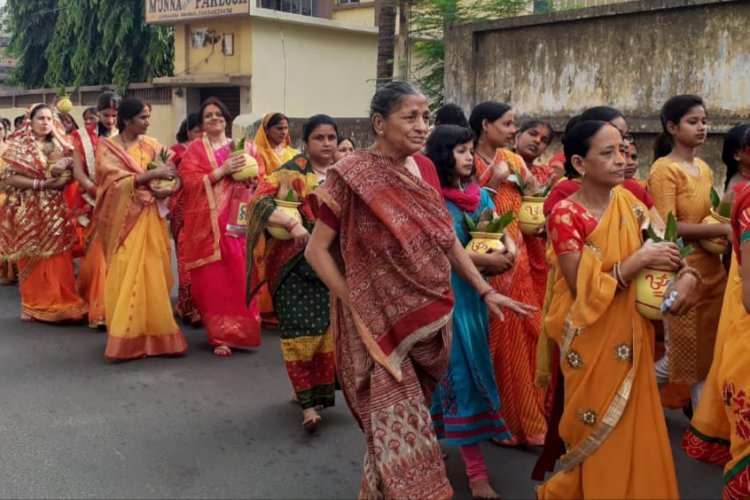 धनबाद: माता के जयकारों से गूंजा जागृत मंदिर चिरागेड़ा, मंगल कलश लेकर नगर भ्रमण