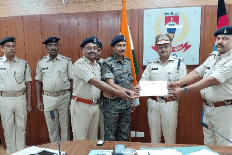 खुंटी: कुख्यात उग्रवादी लाका पाहन को मार गिराने वाले पुलिसकर्मी सम्मानित