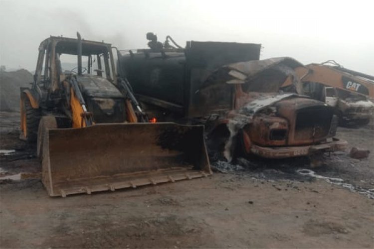 लातेहार: माओवादियों ने 15 मशीनों को जलाया, एक ही रात में दो घटनाओं को दिया अंजाम