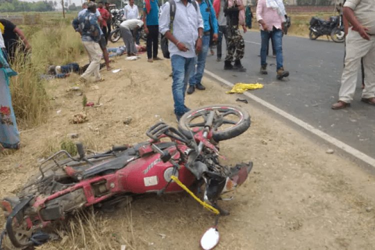 नवादा में बस की टक्कर से बाइक सवार कोडरमा के चार स्टूडेंट की मौत