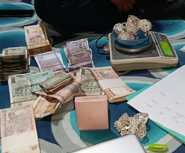 बिहार: सुपौल का DFO के ठिकानों पर विजीलेंस रेड, एक करोड़ के फ्लैट्स के कागजात, 12 बैंक अकाउंट जब्त
