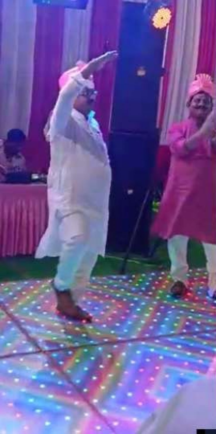 बिहार: JDU एमएलए गोपाल मंडल ने शादी समारोह में जमकर किया डांस 