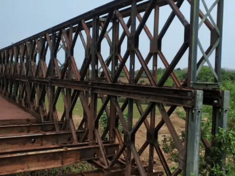 बिहार: बांका में लोहे का पुल का 40 परसेंट हिस्सा गैस कटर से काट ले गये चोर, मामले की जांच 