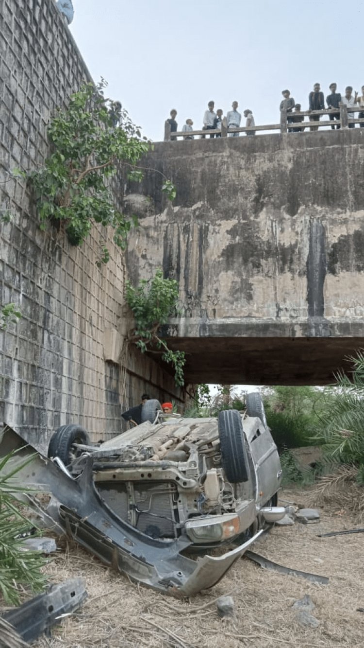 बिहार: औरंगाबाद में  पुल से नीचे गिरी कार, पालमू के पांच युवकों की मौत