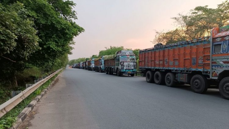 पश्चिम  बंगाल ने कोयला लदे वाहनों के इंट्री पर लगाई रोक, झारखंड बोर्डर पर लगा जाम