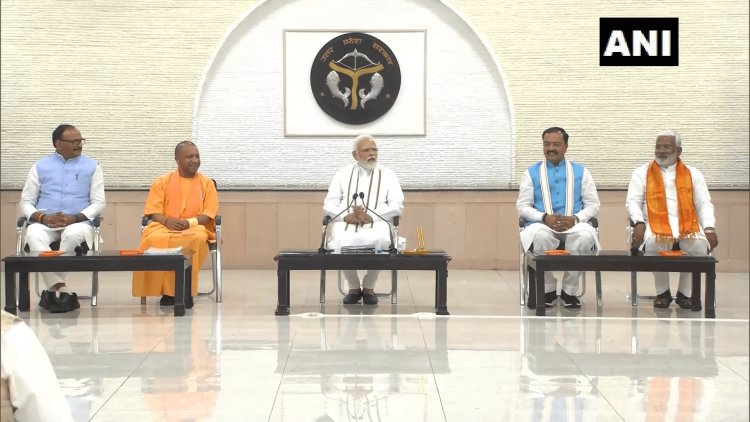 उत्तर प्रदेश : पीएम नरेंद्र मोदी ने योगी के मिनिस्टर्स को पढ़ाया सुशासन का पाठ, टीम योगी के साथ किया डिनर