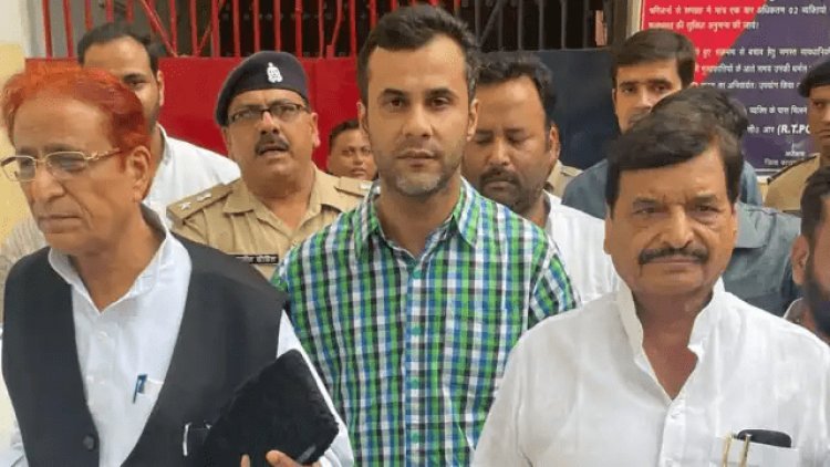 उत्तर प्रदेश: सुप्रीम कोर्ट से बेल मिलने के बाद आजम खां जेल से रिहा, दोनों बेटों के साथ शिवपाल रहे मौजूद