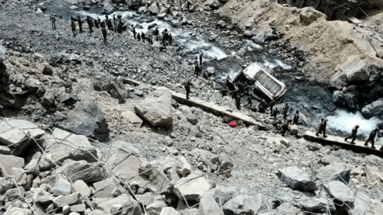 लद्दाख में आर्मी की बस की बस 60 फीट नीचे श्योक नदी में गिरी, सात जवानों की मौत