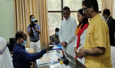 झारखंड: मांडर विधानसभा उपचुनाव: महागठबंधन की कैंडिडेट शिल्पी नेहा तिर्की ने किया नॉमिनेशन