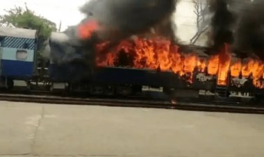 Agnipath Scheme Protest: बिहार में ट्रेन व बीजेपी ऑफिस में लगाई आग, दर्जनभर रेलवे स्टेशनों पर तोड़फोड़