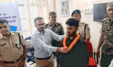 झारखंड: लोहरदगा में एक लाख का इनामी नक्सली 'जतरु खेरवार' पुलिस के सामने किया सरेंडर