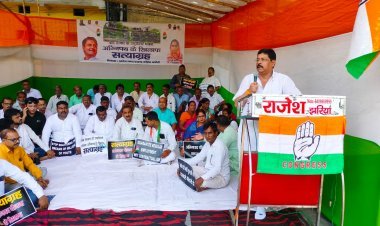 धनबाद: अग्निपथ योजना के खिलाफ झरिया में कांग्रेस का सत्याग्रह