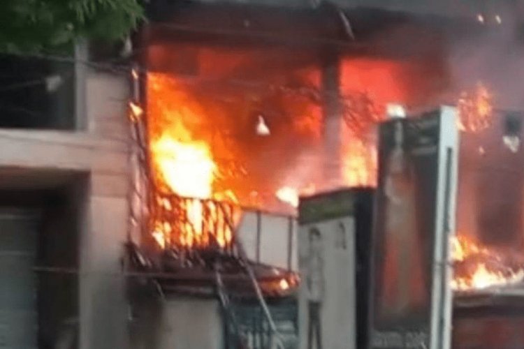 रांची: नामकुम में सीताराम मॉल में लगी भीषण आग,कई दुकानें जलकर राख