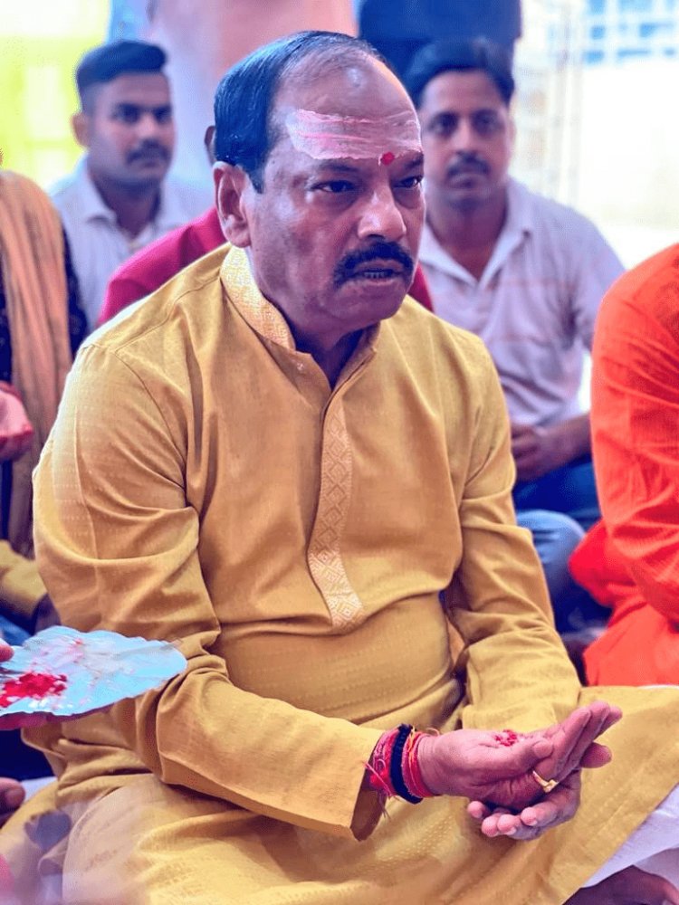 झारखंड: रघुवर दास ने किया बाबा बैद्यनाथ मंदिर पूजा, विध्वंसकारी और अलगाववादी शक्तियों के 'नाश की कामना'