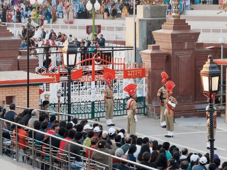 मध्य प्रदेश की लड़की को फेसबुक पर पाकिस्तानी युवक से हुआ प्यार, जा रही थी शादी करने, अटारी बार्डर में पकड़ायी