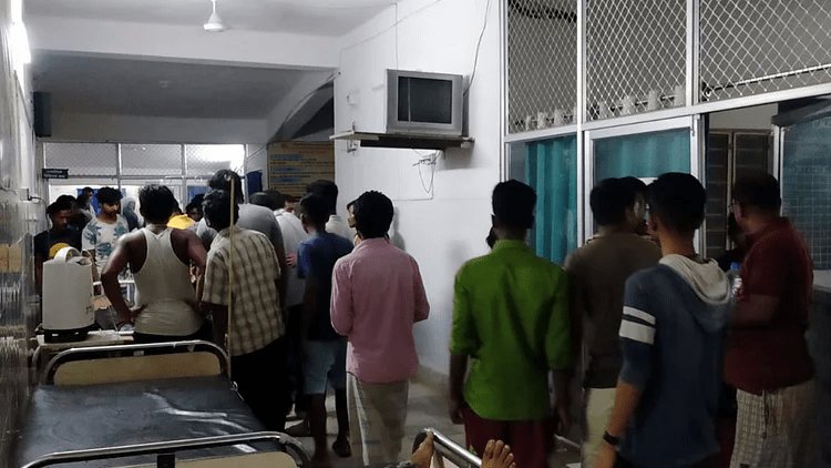 दुमका:  मसानजोर में भीषण रोड एक्सीडेंट, उपप्रमुख और पारा टीचर की मौत, चार लोगों की हालत गंभीर