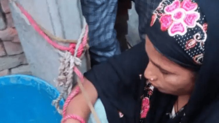 बिहार: दरभंगा में डायन का आरोप लगा महिला को पोल में बांधकर पिटाई, बाल काटे, वीडियो किया वायरल