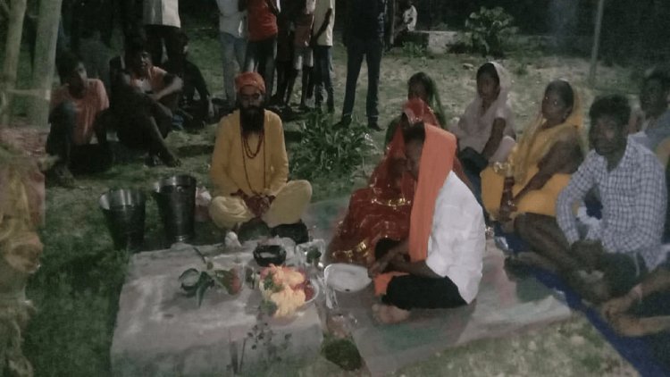 झारखंड: लातेहार में प्रेमी युगल ने जंगल में लिए सात फेरे, विवाह के साक्षी बने JJMP कमांडर