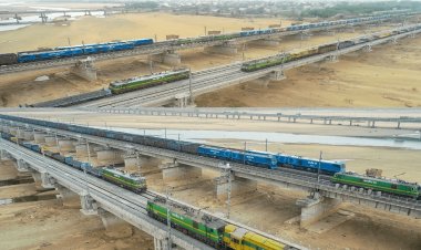 बिहार: रोहतास में बने ईस्टर्न डेडिकेटेड फ्रेट कॉरिडोर के रेल ब्रिज पर एक साथ पांच ट्रेनों का हुआ परिचालन  