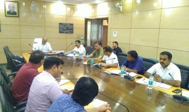 धनबाद :सभी अंचल में सरकारी, गोचर, केसर-ए-हिंद जमीन पर अतिक्रमण को करें चिह्नित : डीसी