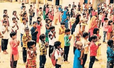 झारखंड: गढ़वा रंका ब्लॉक के एक मिडिल स्कूल में 18 साल बाद बच्चों ने हाथ जोड़कर की प्रार्थना
