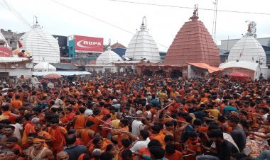 देवघर: पहली सोमवारी को बैद्यनाथ धाम में दो लाख से अधिक कांवरियों ने चढ़ाया जल
