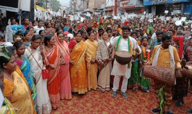 धनबाद: द्रौपदी मुर्मू की जीत के बहाने MLA ढुल्लू महतो ने किया शक्ति का प्रदर्शन, पदयात्रा में उमड़ी भीड़