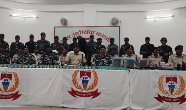 लातेहार: TSPC सब जोनल कमांडर आदेश गंझू अरेस्ट, 30 एचई ग्रेनेड व 8303 राउंड गोली बरामद