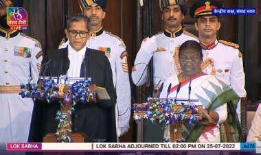 देश की 15वीं प्रसिडेंट बनीं द्रौपदी मुर्मू, चीफ जस्टिस ने दिलाई शपथ