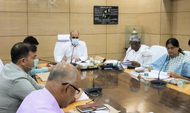 धनबाद: जिला CSR कमेटी की बैठक, BCCL, ECL द्वारा प्रस्तुत डिटेल से जनप्रतिनिधि व डीसी असंतुष्ट