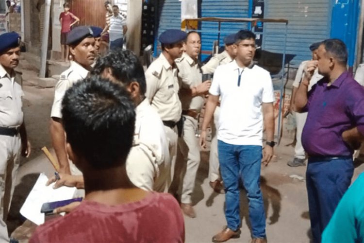 आरा: आपत्तिजनक पोस्ट के बाद हंगामा , दुकान में तोड़फोड़