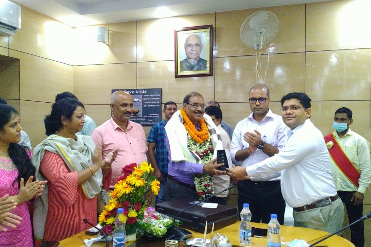 धनबाद से शुरू की सेवा, धनबाद से ही रिटायर हुए डीपीआरओ