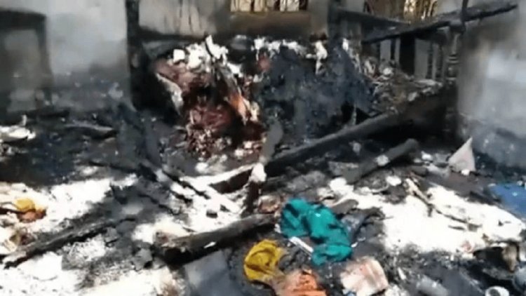 बांग्लादेश: फेसबुक पोस्ट को लेकर भड़के कट्टरपंथी, हिंदू के घरों, दुकानों को लगा दी आग,मंदिर में तोड़फोड़