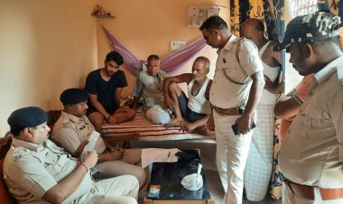 बिहार: मधुबनी में पीडीएस डीलर सहित तीन घरों में लाखों की डकैती