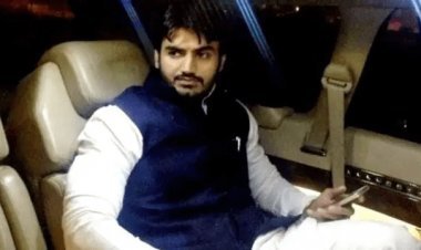 नोएडा: श्रीकांत त्यागी पर कसा कानूनी शिकंजा, अवैध निर्माण पर चला बुलडोजर, GST का रेड, थाना प्रभारी समेत छह सस्पेंड