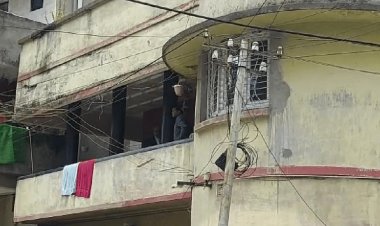 धनबाद: 34 वें नेशनल गेम घोटाले प्रभात  शर्मा के घर CBI रेड,10 घंटे रेड के बाद कई दस्तावेज ले गई टीम