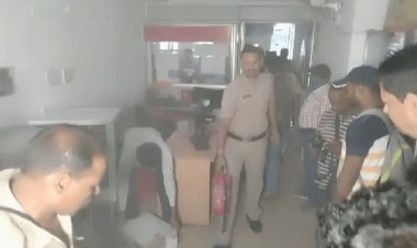 धनबाद: हेड पोस्ट ऑफिस में शॉर्ट सर्किट से लगी आग, बड़ा हादसा टला