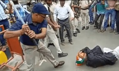 पटना: हाथ में तिरंगा लिए शिक्षक अभ्यर्थी को लाठी पीटने वाले ADM पर होगी कार्रवाई? जांच शुरू