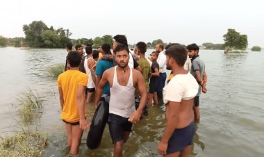 उत्तर प्रदेश: गाजीपुर में गंगा नदी में 30 लोगों से भरी नाव पलटी, दो की मौत, पांच लापता