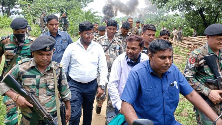 हजारीबाग: बाइक से शराब भट्ठियां ध्वस्त करने पहुंचे एक्साइज मिनिस्टर्स, जगरनाथ महतो ने अफसरों को लगायी जमकर फटकार