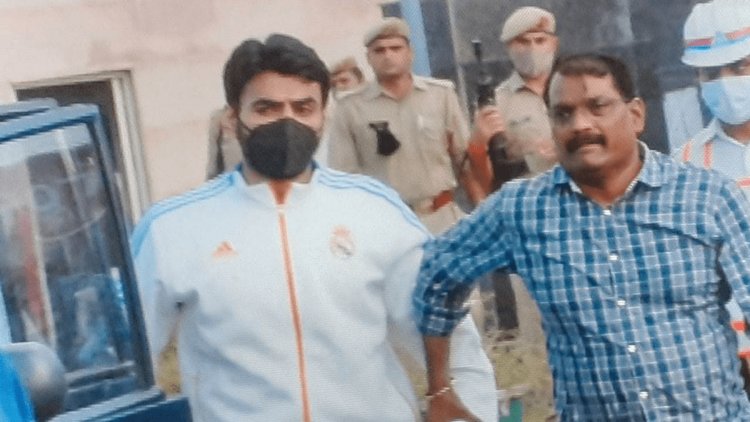 नोएडा का गालीबाज लीडर श्रीकांत त्यागी गया जेल, स्वामी प्रसाद मौर्य ने दिया था यूपी सचिवालय का स्टिकर