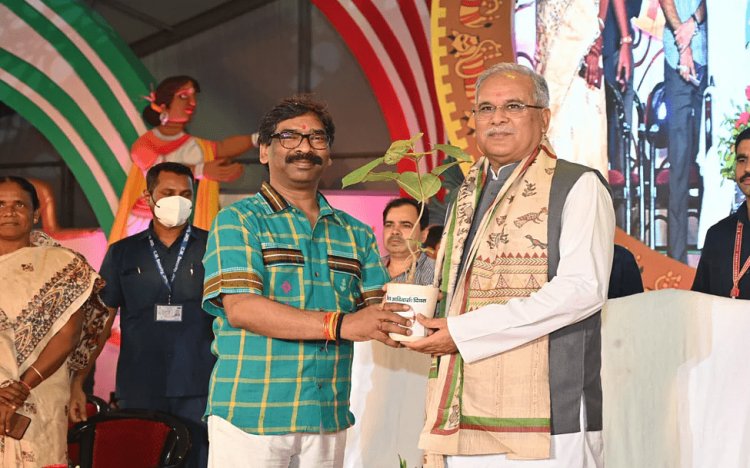 भूपेश बघेल का बीजेपी पर तंज, सेंट्रल ने केंद्र ने हेमंत गवर्नमेंट पर बाउंसर फेंका, नीतीश ने बिहार में लगाया छक्का